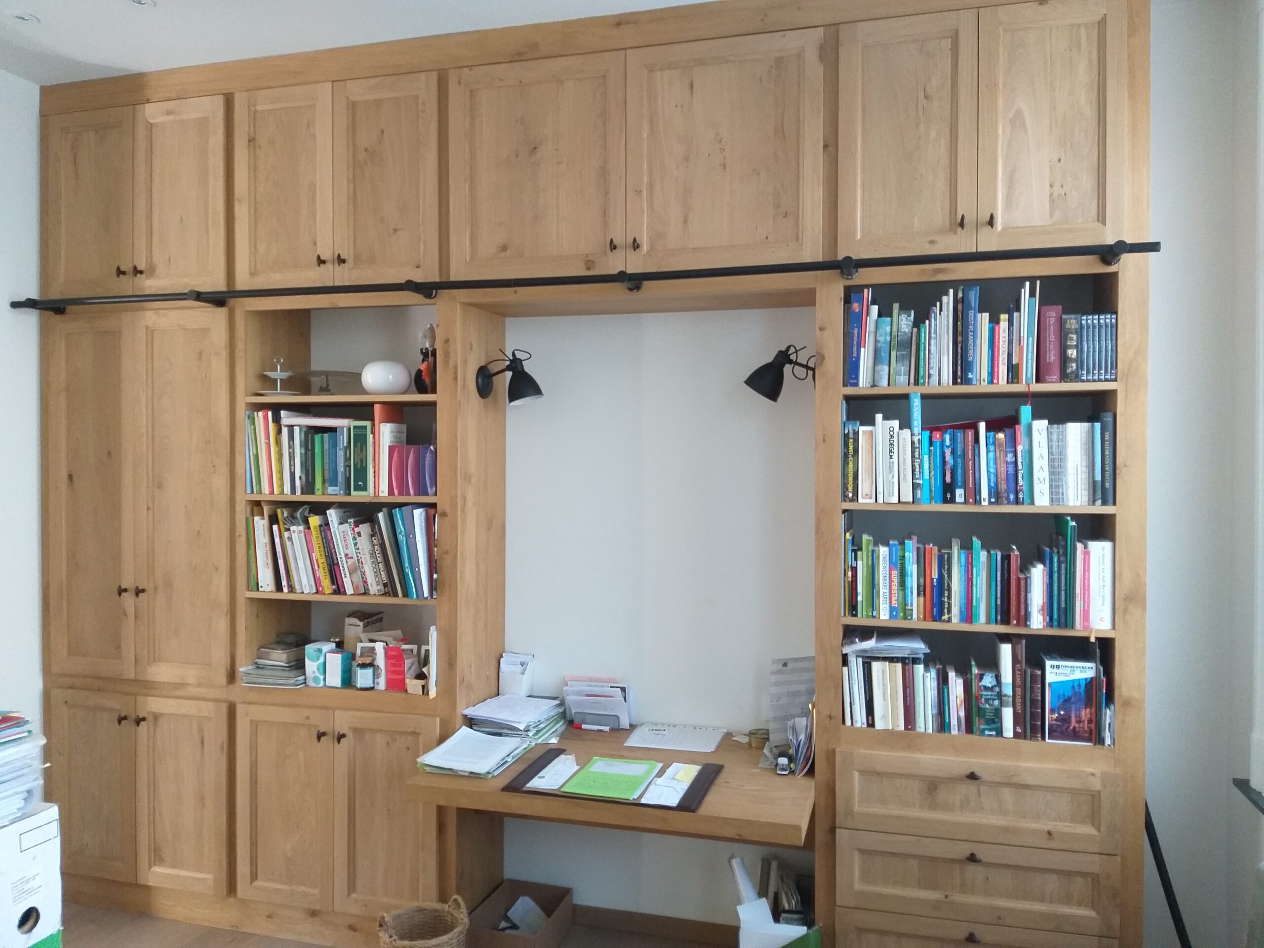 Bibliotheek in massief eik